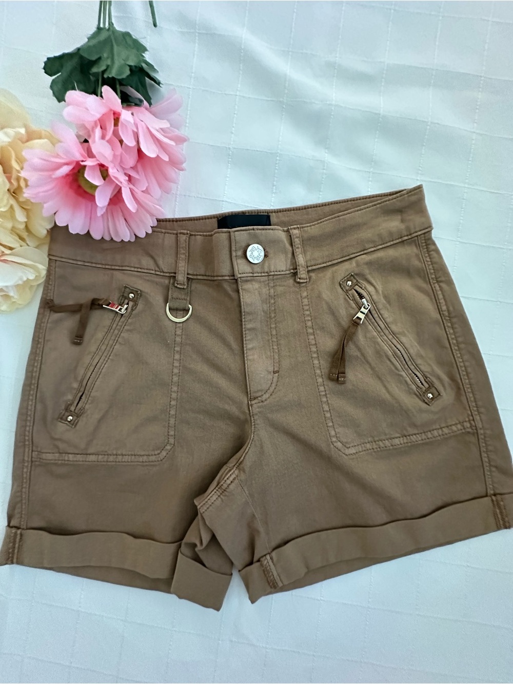 White House Black Market NWOT Pret-A-Play Mid-Rise Shorts!